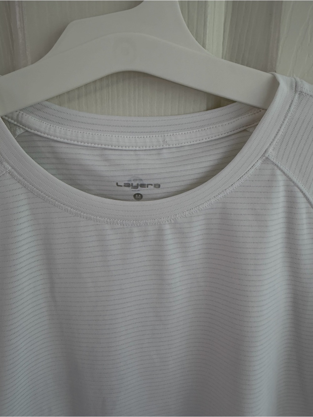 Layer 8 workout top - medium - Picture 2 of 3
